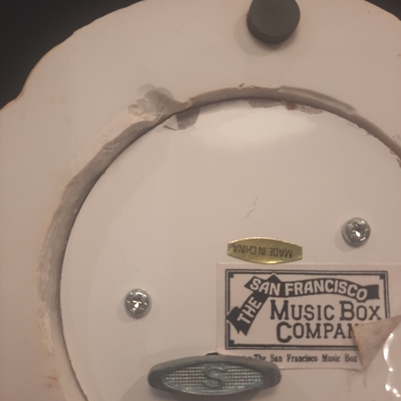 Vintage San Francisco Music Box Bear In A Tree Stump Outhouse ~ As Time Goes By - Picture 11 of 11